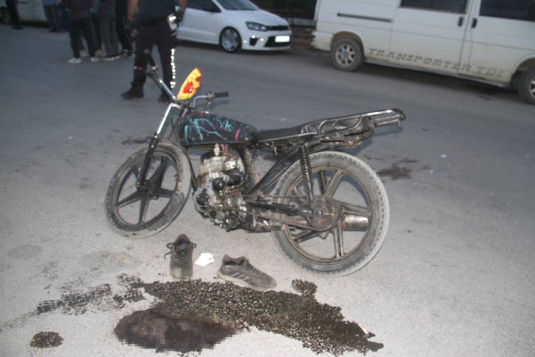Konya'da plakasız motosikletli gençler, dur ihtarına uymadı! Çekiciye çarptılar 2